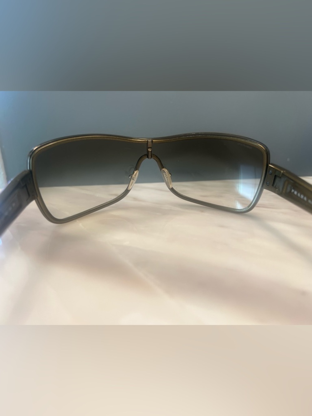 PRADA
PRADA SPS 55G
Green Khaki
Shield Mask
Sunglasses
Vintage - Picture 7 of 12